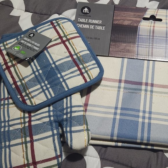 Matching Oven mitt, pot holder, table runner - Picture 1 of 2